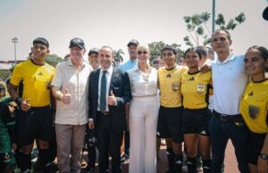 Gobernadora Dilian Francisca Toro recibe reconocimiento por su impulso al deporte en el Valle