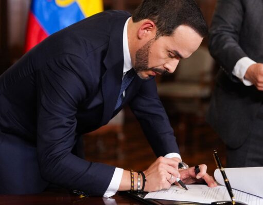 Presidente De La Espriella sanciona 11 leyes en su primer mes de Gobierno