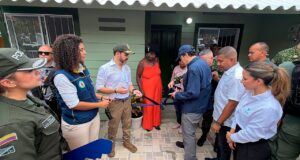 Una nueva oportunidad entre los escombros: familias afectadas por el terremoto reciben viviendas
