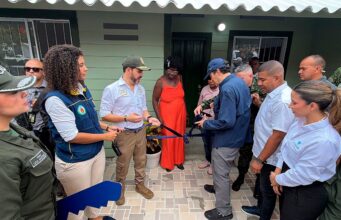 Una nueva oportunidad entre los escombros: familias afectadas por el terremoto reciben viviendas