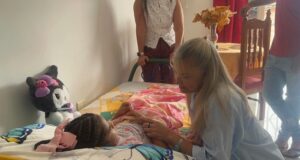 Gestora Social del Valle lleva ayudas a niña sobreviviente del terremoto
