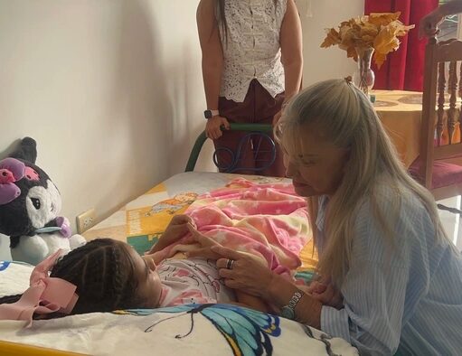 Gestora Social del Valle lleva ayudas a niña sobreviviente del terremoto